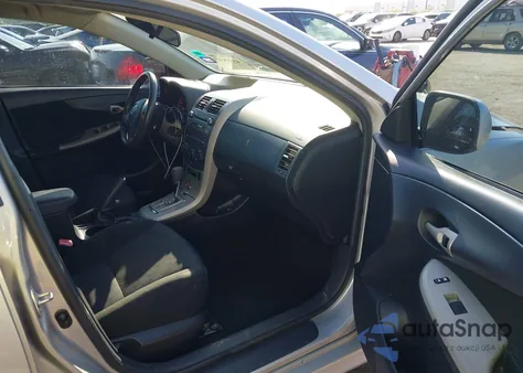 2010 Toyota Corolla S z USA, uszkodzony, nr VIN 2T1BU4EE7AC449417